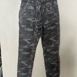 American Eagle Outfitters Gray Camouflage Pants